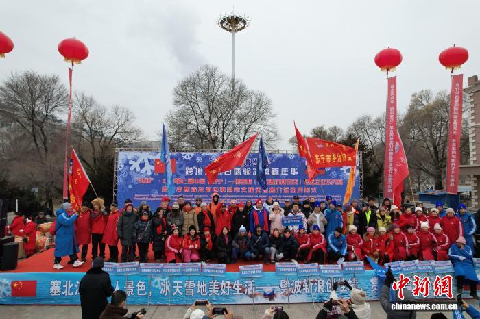 中俄冬泳健儿齐聚东宁 激