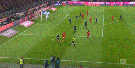 拜仁客场险胜帕德博恩 格纳布里传射建功莱万绝