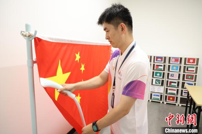 杭州亚运会跳水赛中国全胜收官 颁奖主管刘洋坚