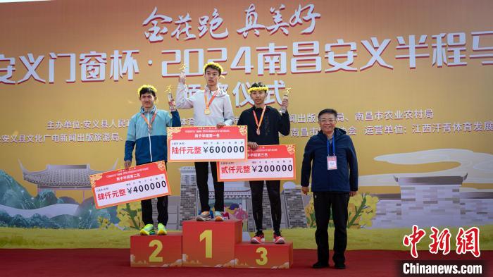 油菜花海中的半程马拉松点燃春日赛道