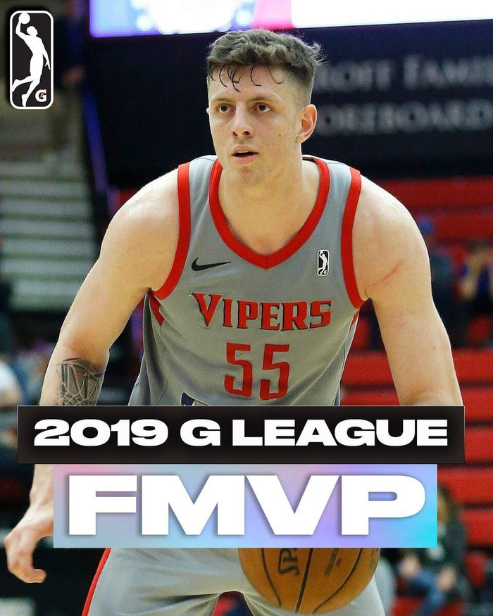 杨瀚森首战G联赛季后赛 双线挑战NBA新秀之路