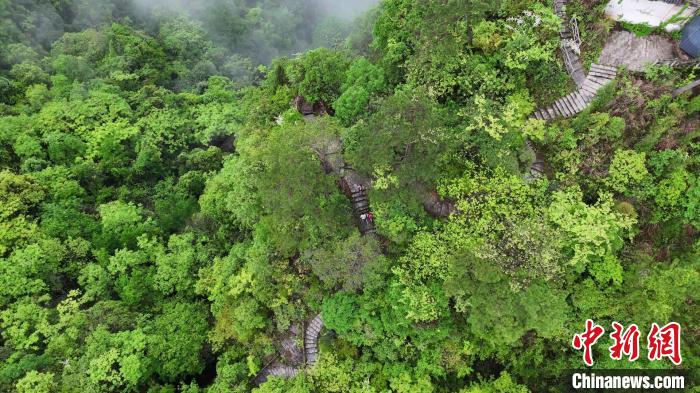 贵州东部山地孕育的独特自然风貌与人文底蕴驱