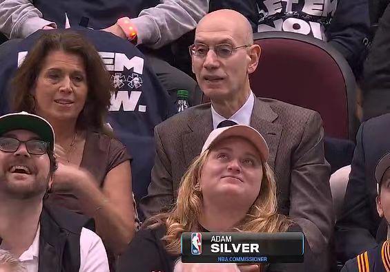 米切尔32分创季后赛历史纪录 骑士大胜猛龙总分