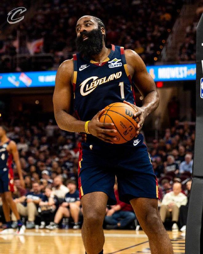 米切尔32分创季后赛历史纪录 骑士大胜猛龙总分