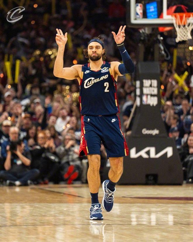 米切尔32分创季后赛历史纪录 骑士大胜猛龙总分