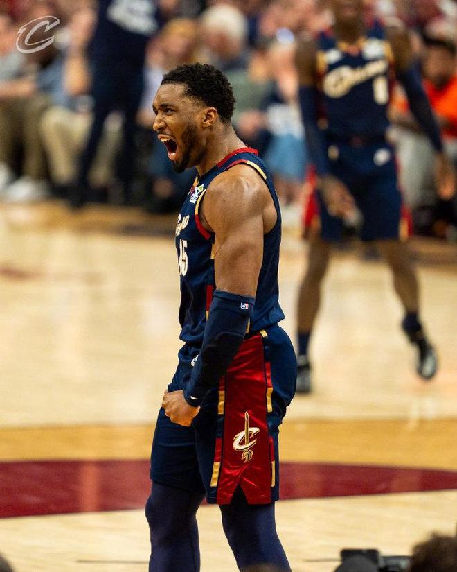 米切尔32分创季后赛历史纪录 骑士大胜猛龙总分